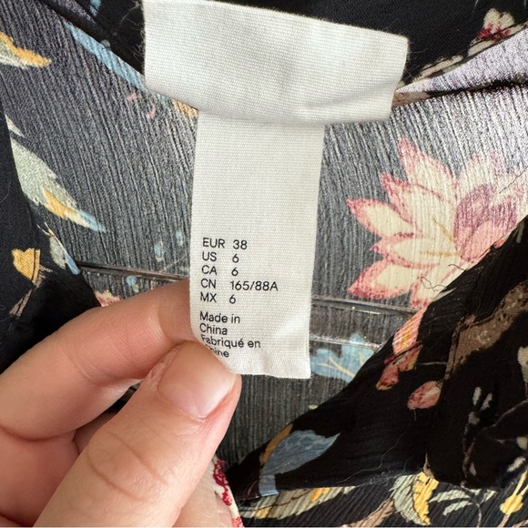 H&M SHEER FLORAL DESIGNER , SPRING PRINTED BIRD BUTTON UP SHIRT, NEW, EFFORTLESS - Picture 6 of 10